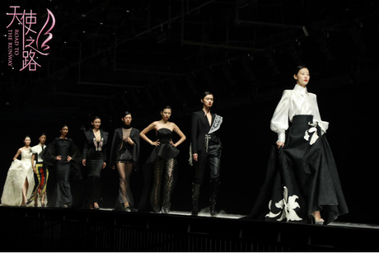 《天使之路》超模威亚演绎敦煌飞天 未来风席卷变身“火星人”