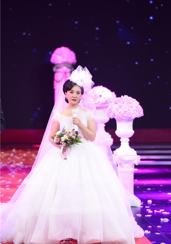 简直太甜蜜!张国立邓婕节目中举办婚礼