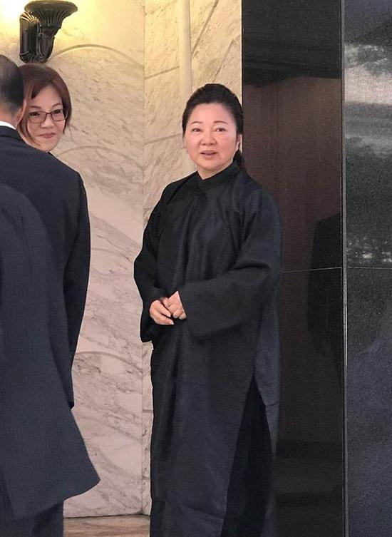 白冰冰送别母亲 悲叹母亲节将至妈妈却已不在