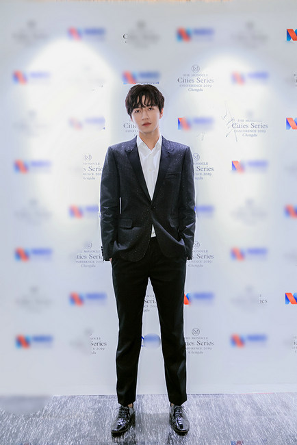 演员范晓东出席“品质生活论坛” 分享生活态度