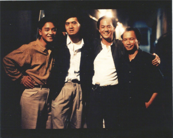 《英雄本色》幕后珍贵合影,年轻时吴宇森长这样!