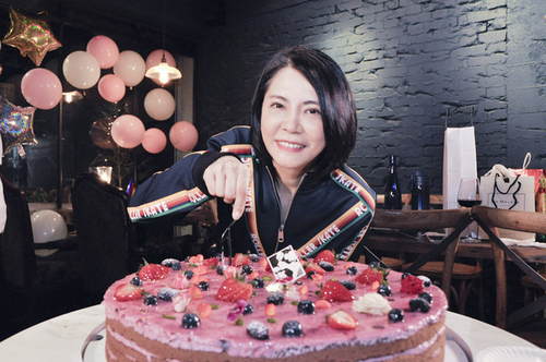 柴智屏私人生日会曝光!鲜肉齐聚享受女王待遇