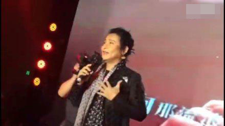 陈志朋扎小辫献唱小虎队歌曲 意外撞脸女星郑佩佩
