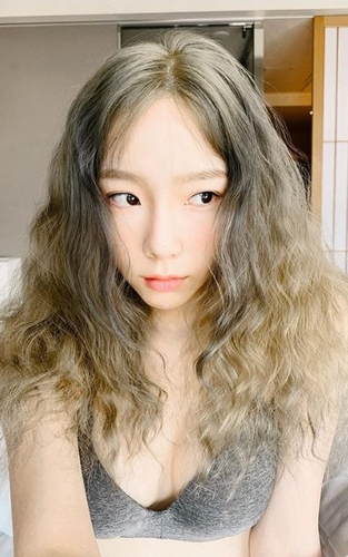泰妍罕见晒内衣自拍 小露性感又不失甜美