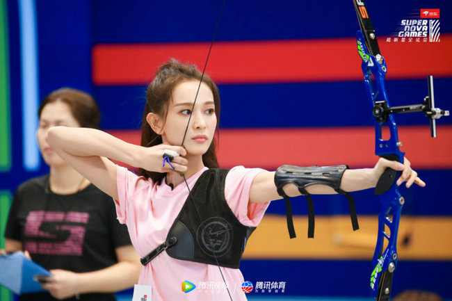 海铃《超新星全运会》斩获佳绩 打破杨超越女子射箭“魔王”记录