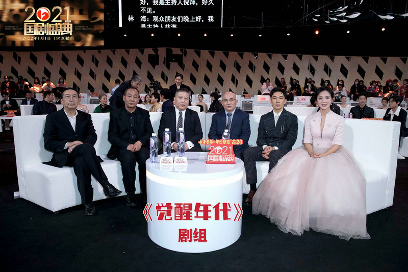 周显欣凭《觉醒年代》收获“年度优秀演员”,德艺双馨将为她开启中女时代