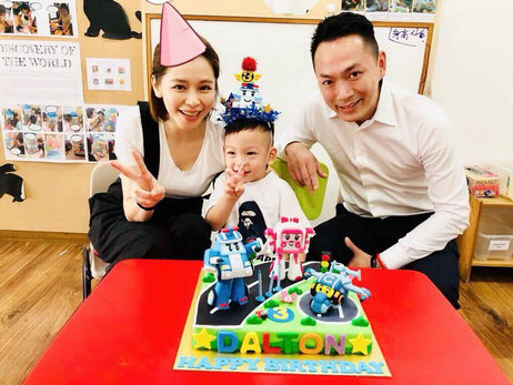 徐若瑄晒全家福超温馨 为儿子庆生不忘暖心表白继女