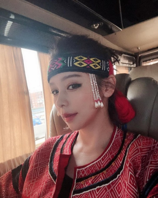 徐若瑄民族风打扮变“泰雅女神”:不忘传统文化