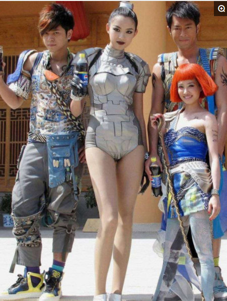 明星们最想删除的合影:李宇春想逃,宋小宝想哭,吕燕欲哭无泪